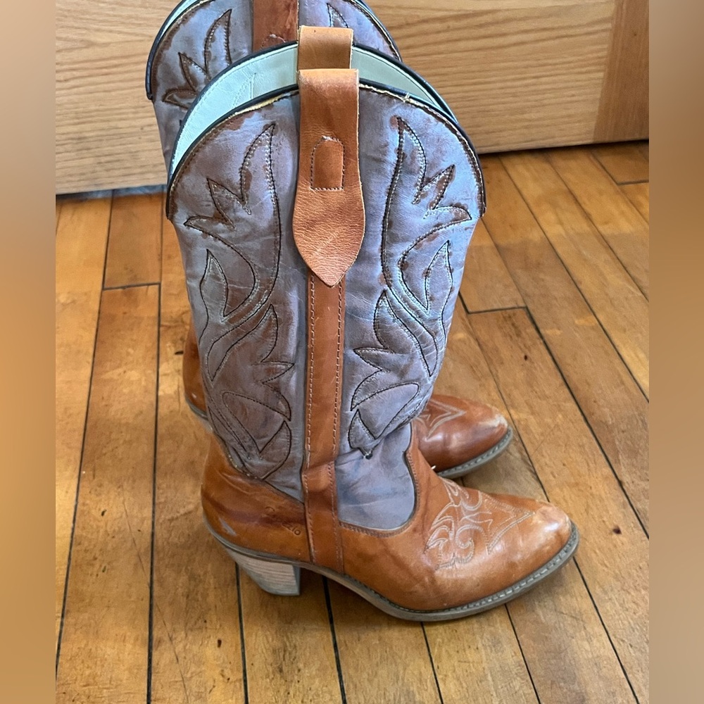 Capezio vintage heeled cowboy boots
